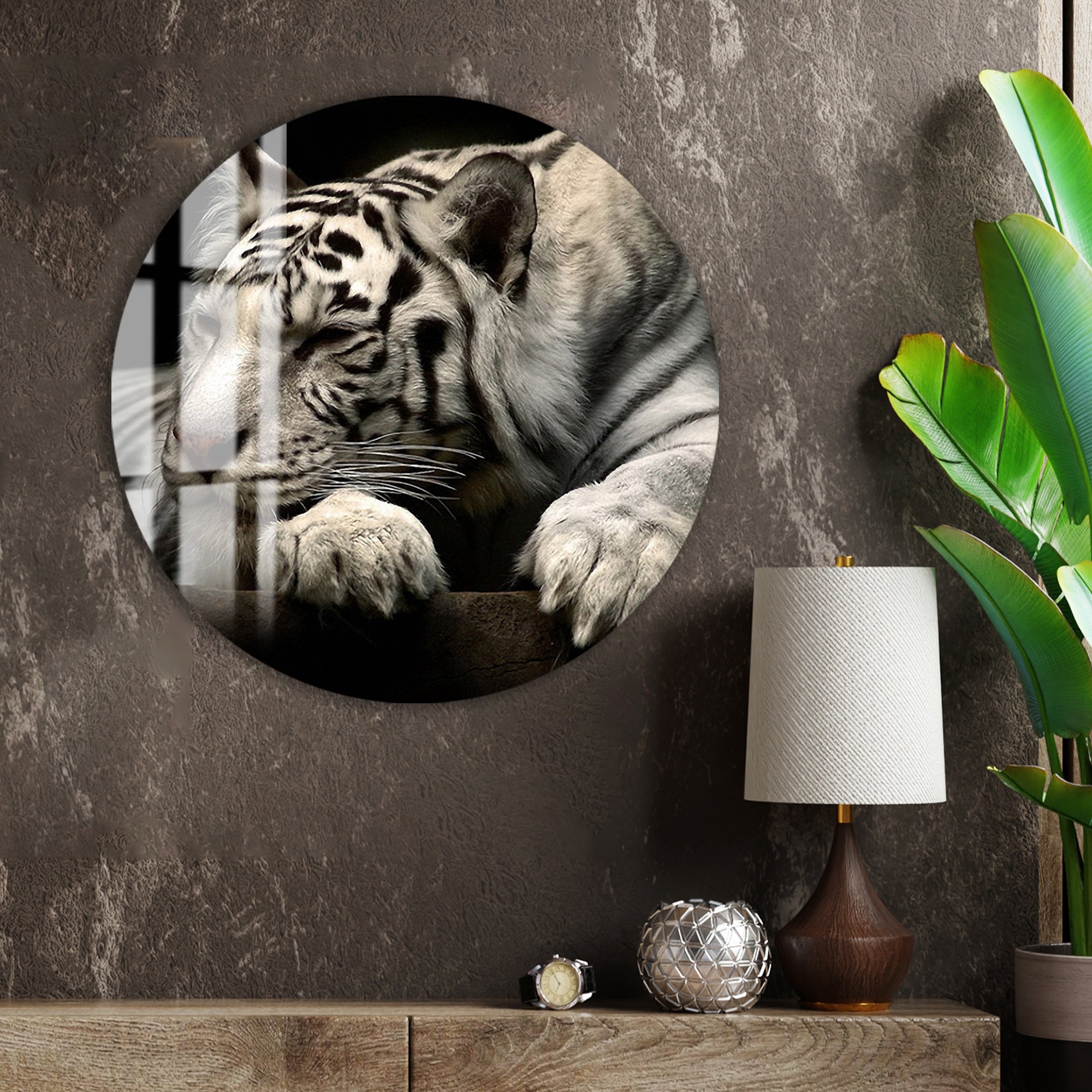 Wildlife-inspired glass art perfect for animal lovers and modern interiors.