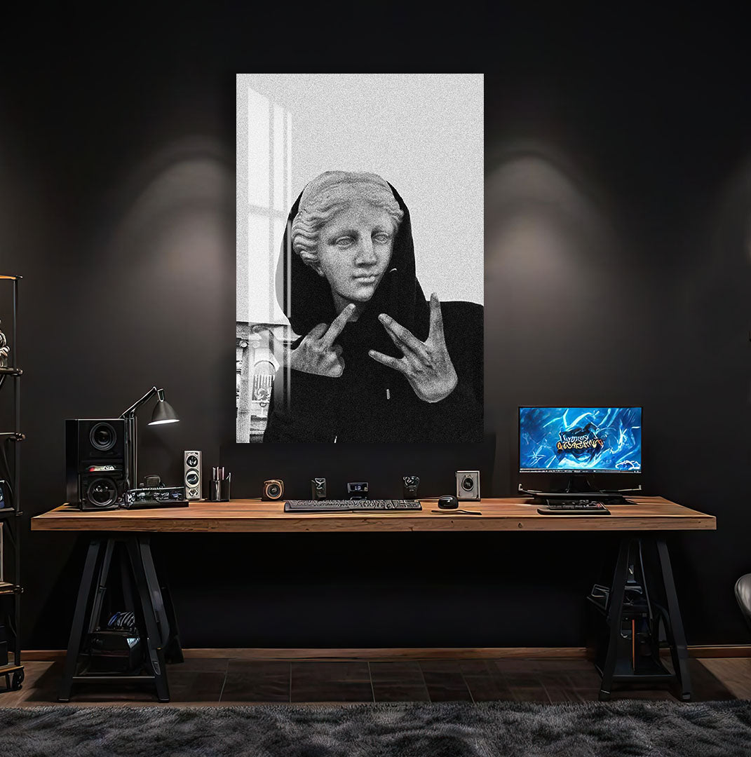 Cool Graffiti Statue Glass Wall Art – Urban Street Style Decor for Modern Interiors