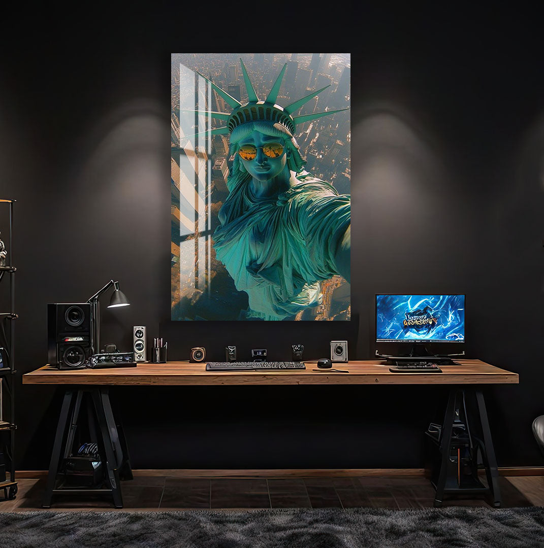 Cool Statue of Liberty Glass Wall Art – Modern Urban Pop Culture Decor