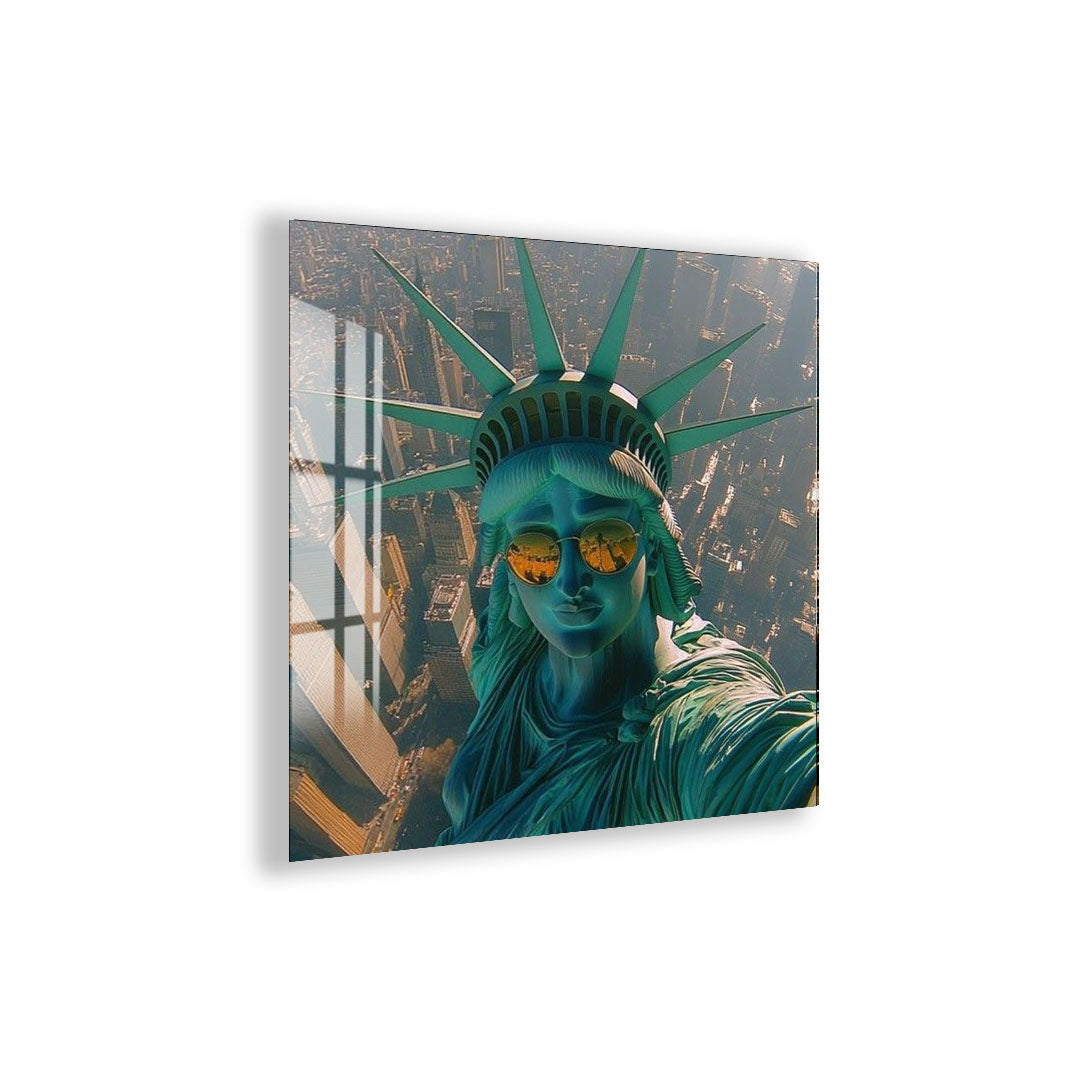 Cool Statue of Liberty Glass Wall Art – Modern Urban Pop Culture Decor
