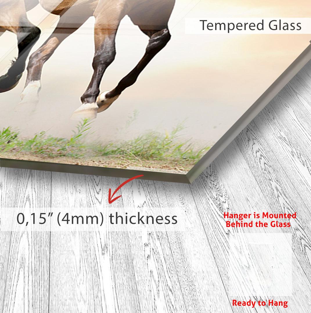 The image is a close-up of a leopard's face, with a text overlay providing information about the glass material and its thickness.