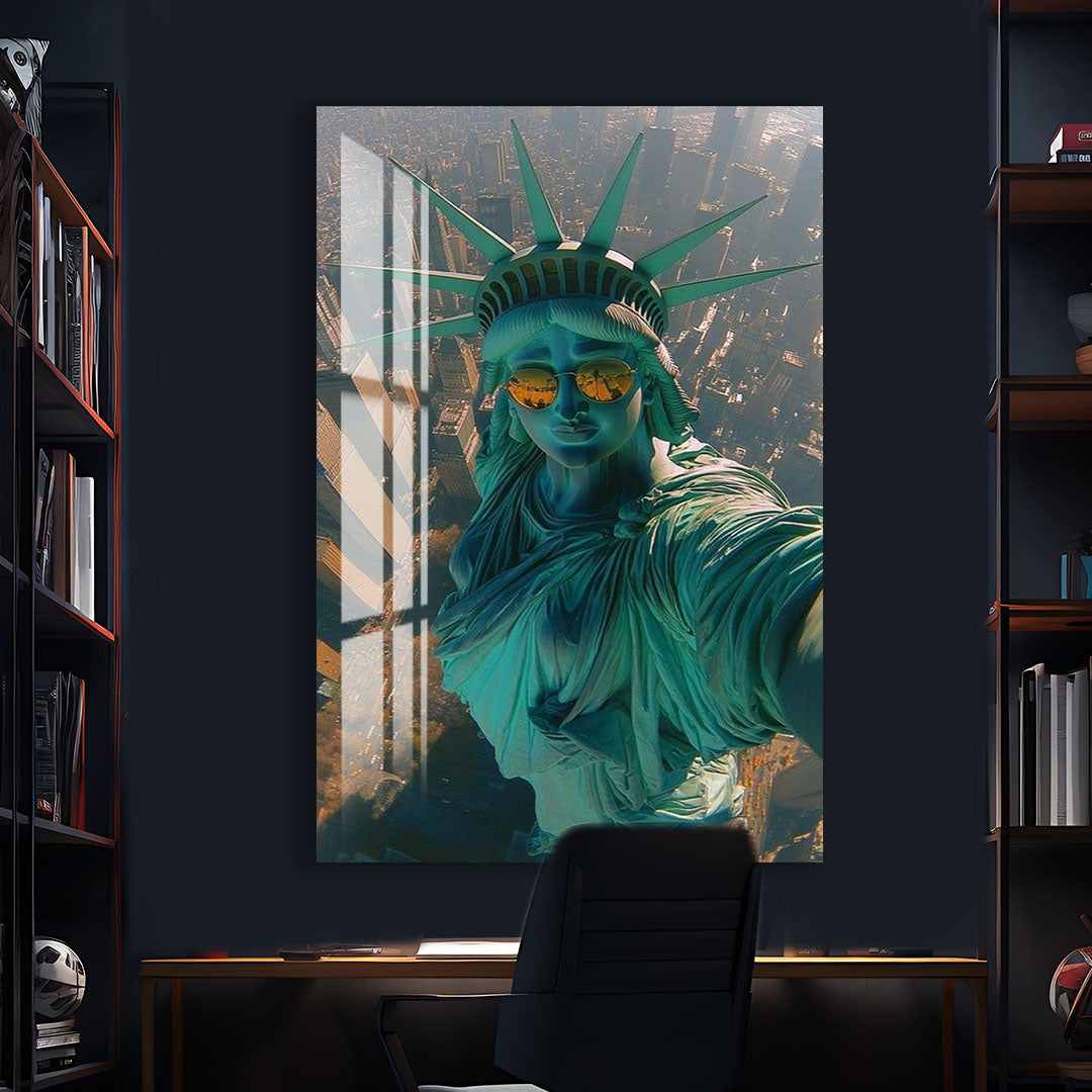 Cool Statue of Liberty Glass Wall Art – Modern Urban Pop Culture Decor