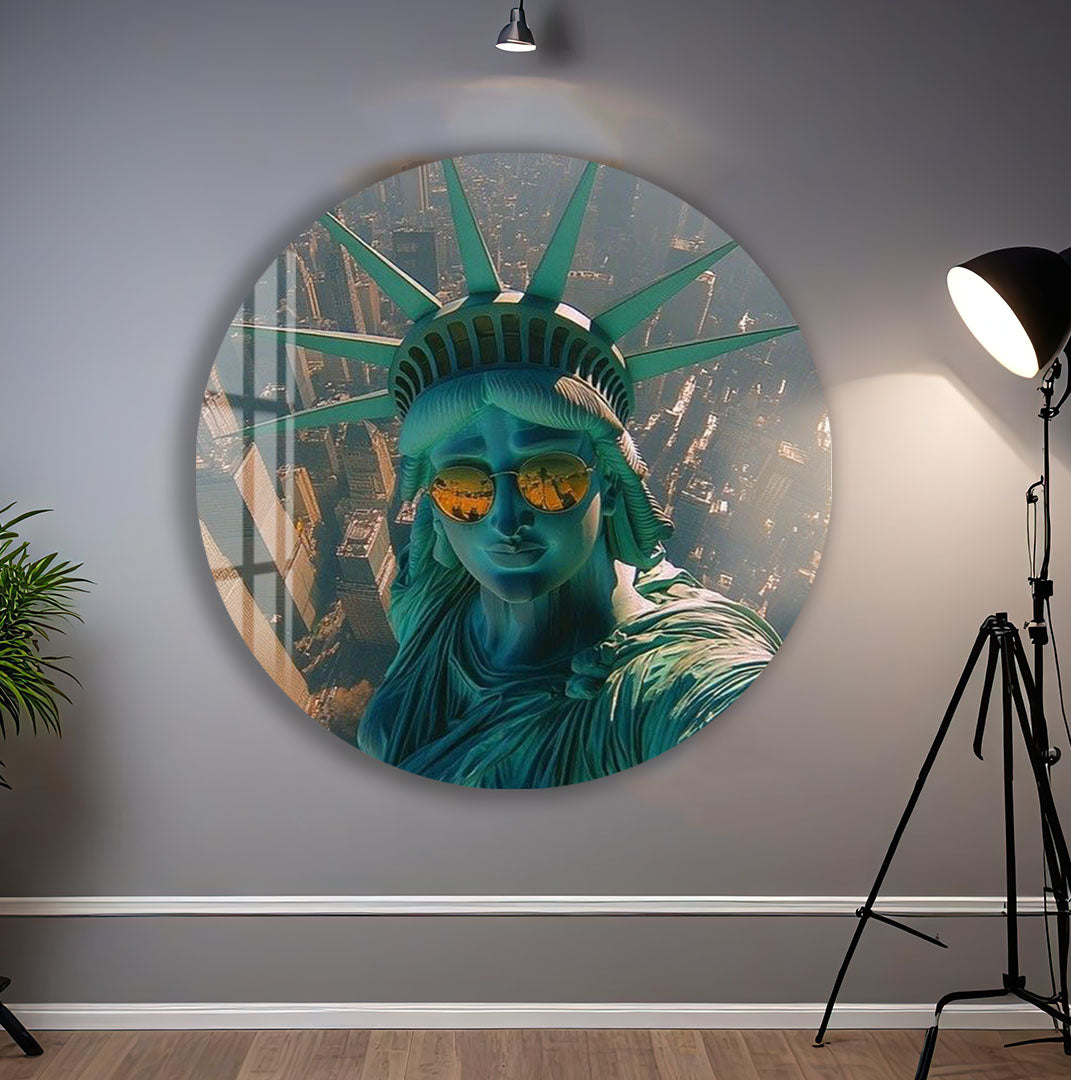 Cool Statue of Liberty Glass Wall Art – Modern Urban Pop Culture Decor